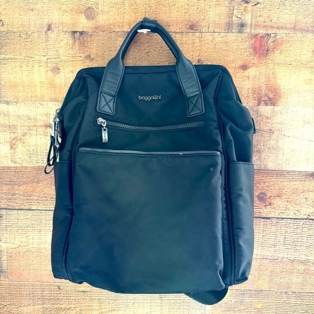 Baggallini Soho Backpack - Picture 2 of 13